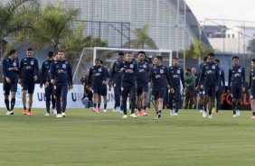 Elenco reunido para o treino da tarde desta tera-feira no CT Joaquim Grava