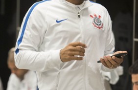 Fellipe Bastos aguarda no vestirio da Arena o jogo contra o Cruzeiro