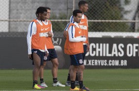 Jogadores durante treino desta segunda-feira, no CT Joaquim Grava