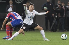 Maycon atuando na partida contra o Bahia, na Arena Corinthians