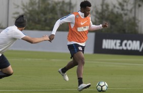 Moisés, que vem sendo pouco utilizado, treino no CT nesta segunda