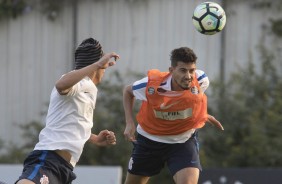 Pedro Henrique e Marciel no treino de reapresentao do Corinthians, no CT