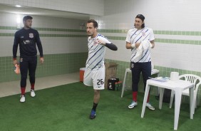 Rodriguinho se aquece no vestiário do Couto Pereira antes do jogo contra o Coritiba