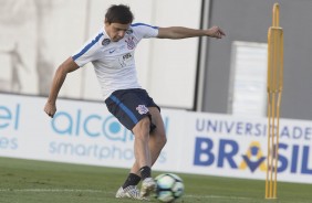 Chuta, Romero! O atacante treino finalizaes no treino desta tarde