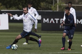 Danilo esbanja experiência no treino de hoje
