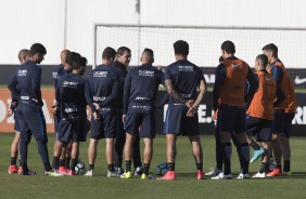 Elenco reunido nesta tarde para receber orientaes do treinador Fbio Carille