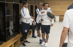 Jogadores em clima muito amistoso no vestirio da Arena antes de confronto contra o Botafogo