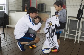 Os filhos do lateral Fagner são um sucesso durante os treinos