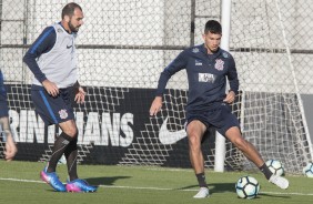 Pedro Henrique tem a dura missão de encarar o meia Danilo no treino desta tarde