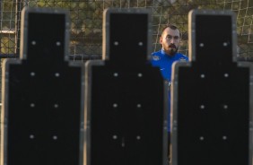 Pega essa, Walter! Com barreira, goleiro tem que defender as cobranças no treino