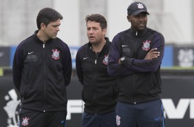 Que trio! Leonardo (Cuca), Osmar Loss e Fabinho no treino da manh deste sbado