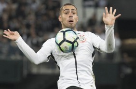 Gabriel no jogo contra a Ponte Preta, na Arena