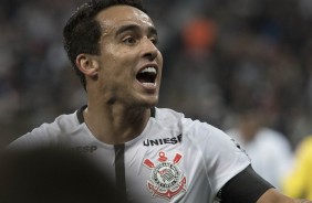 Jadson marcou o primeiro gol do Timão contra a Ponte Preta