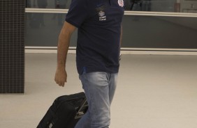 Carille chega à Arena para duelo contra o Atlético-PR
