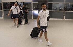 Clayson chega  Arena para duelo contra o Atltico-PR