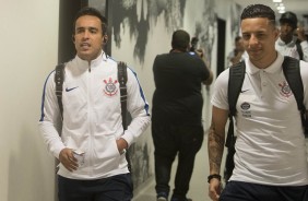 Jadson e Arana no vestirio da Arena antes do jogo contra a Ponte Preta