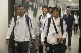 Lo Prncipe e Pedrinho chega no vestirio da Arena  antes do jogo contra a Ponte Preta