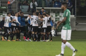 O elenco todo comemora o gol de Jadson contra o Palmeiras