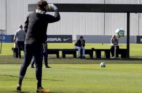 Cssio treina sob o olhar de Taffarel, preparador de goleiros da seleo