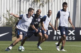 Enquanto que os jogadores reservas foram para o gramado