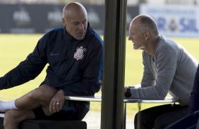 Mauri e Taffarel conversam durante treino do Timão
