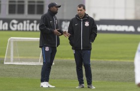 Fabinho e Carille comandaram o treino dos jogadores antes do confronto contra o Avaí