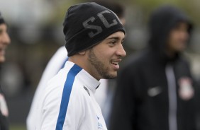 Maycon no frio treino desta terça-feira no CT