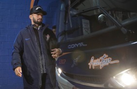 Clayson antes da partida contra o Avaí pelo campeonato brasileiro