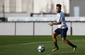 Clayson no treino aps partida contra o Ava