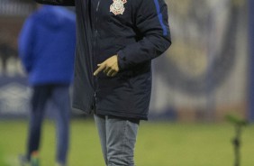 Fábio Carille chega orienta sua equipe na partida contra o Avaí