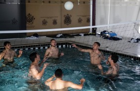 Jogadores fazem trabalho de recuperação depois da partida contra o Avaí