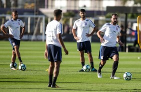 Jogadores reservas fazem trabalho depois da partida contra o Ava