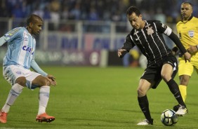 Rodriguinho mostra habilidade em jogada no jogo contra o Avaí