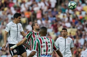 Balbuena em ação contra o Fluminense no Maracanã pelo Brasileirão 2017