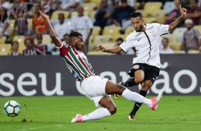 Clayson em ação contra o Fluminense no Maracanã pelo Brasileirão 2017