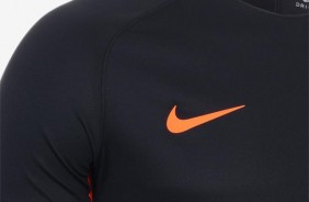 Detalhes em laranja na nova camisa do Corinthians