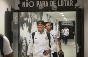 Giovanni Augusto e Maycon antes da partida contra o Patriotas pela Sulamericana