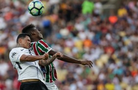 Giovanni Augusto em ação contra o Fluminense no Maracanã pelo Brasileirão 2017
