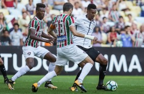 Jô em ação contra o Fluminense no Maracanã pelo Brasileirão 2017