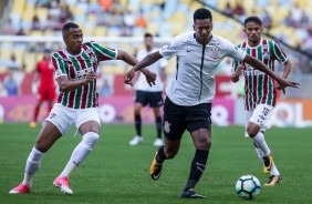 Jô em ação contra o Fluminense no Maracanã pelo Brasileirão 2017