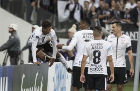 Jogadores comemoram gol na partida contra o Patriotas