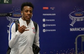 Moisés na chegada ao estádio antes da partida contra o Fluminense