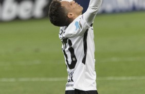 Pedrinho comemora seu primeiro gol como profissional na partida contra o Patriotas