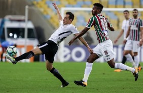 Rodriguinho em ação contra o Fluminense no Maracanã pelo Brasileirão 2017