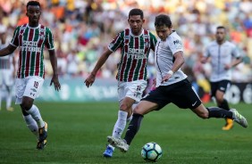 Romero em ação contra o Fluminense no Maracanã pelo Brasileirão 2017