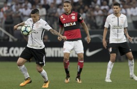 Arana e Pedro Henrique no duelo contra o Flamengo, pelo Brasileiro