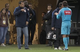 Apesar do timo jogo, Carille esbravejou  beira do gramado