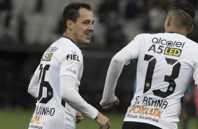 Arana e Rodriguinho durante a partida contra o Sport