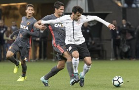 Camacho entrou no lugar de Maycon no segundo tempo contra o Sport