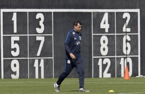 Carille comandou a atividade de reapresentao do Corinthians no CT